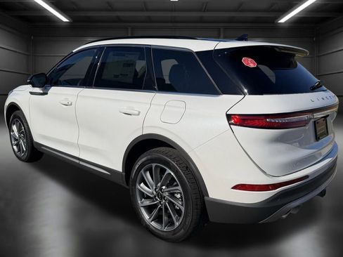 New 2026 Lincoln Corsair Premiere image 4