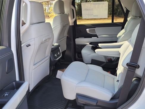 New 2025 Ford Expedition Platinum w/ Driver's Package image 6