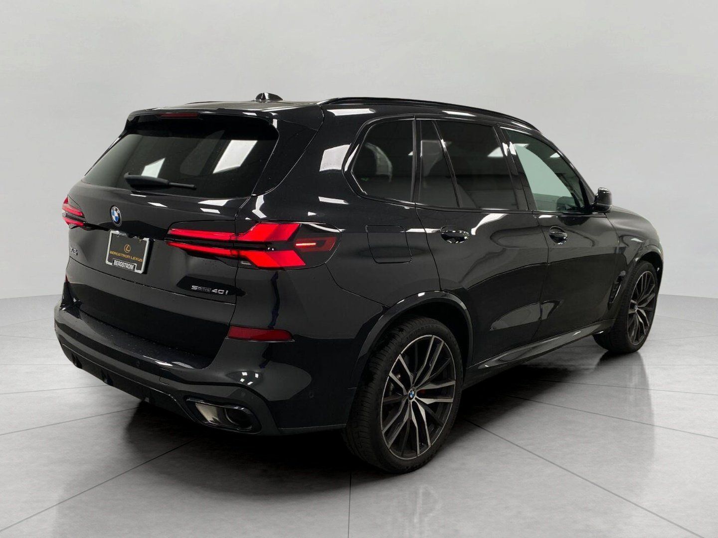 Used 2026 BMW X5 sDrive40i w/ Executive Package RWD image 4