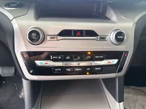 Used 2024 Ford Explorer XLT w/ Equipment Group 202A AWD/4WD image 21