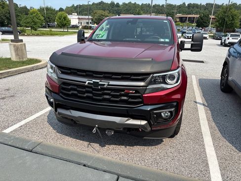Used 2021 Chevrolet Colorado Z71 w/ Safety Package AWD/4WD image 3