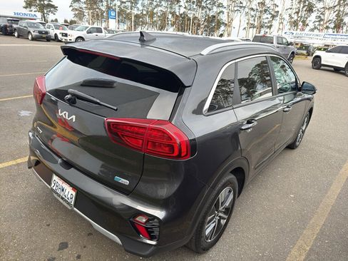 Used 2022 Kia Niro EX image 7