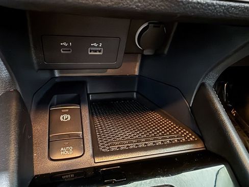 Certified 2023 Nissan Kicks SV FWD image 18