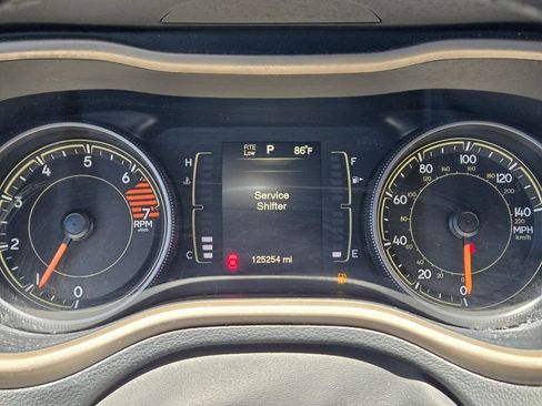 Used 2016 Jeep Cherokee Latitude FWD image 22