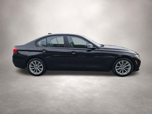 Used 2018 BMW 320i xDrive Sedan AWD/4WD image 3