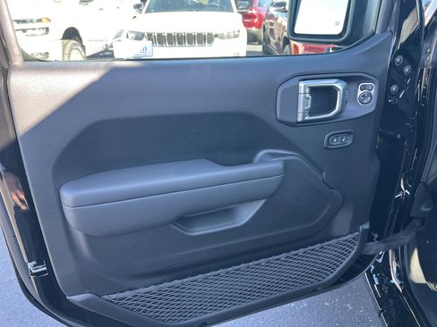 New 2026 Jeep Gladiator Sport AWD/4WD image 15