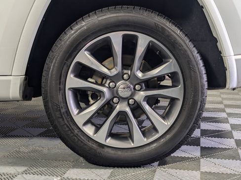 Used 2018 Jeep Grand Cherokee Overland image 26