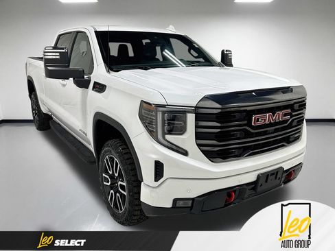 Used 2024 GMC Sierra 1500 AT4 w/ Technology Package AWD/4WD image 5
