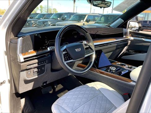 Used 2025 Cadillac Escalade Sport Platinum image 16