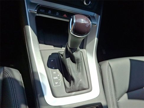 New 2025 Audi Q3 2.0T Premium image 11
