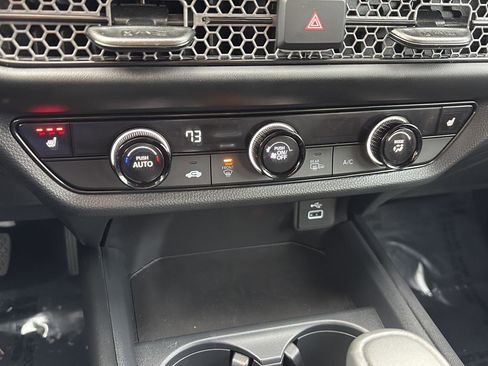 Certified 2025 Honda HR-V Sport image 21