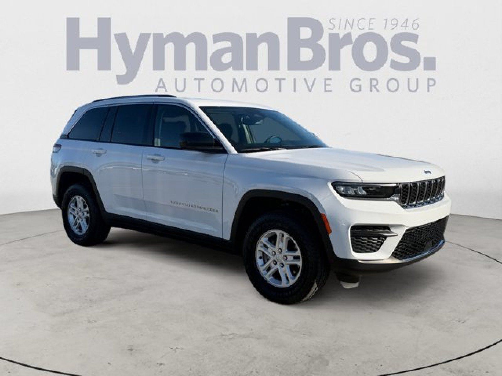 Used 2023 Jeep Grand Cherokee Laredo w/ Luxury Tech Group I RWD image 1