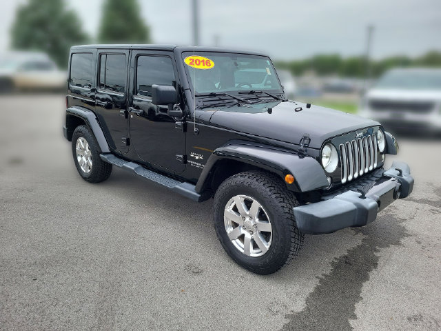 Used 2016 Jeep Wrangler Unlimited Sahara w/ Connectivity Group AWD/4WD image 7