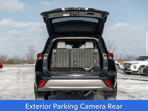 New 2026 Toyota Highlander Platinum image 10
