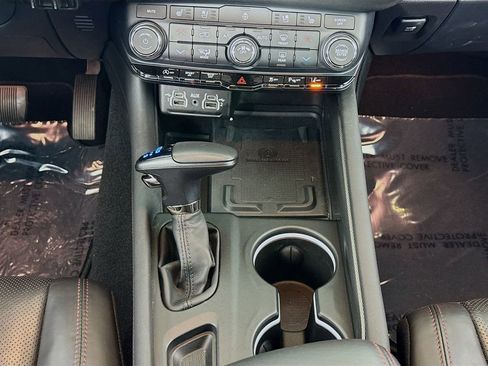 Used 2024 Dodge Durango GT image 40