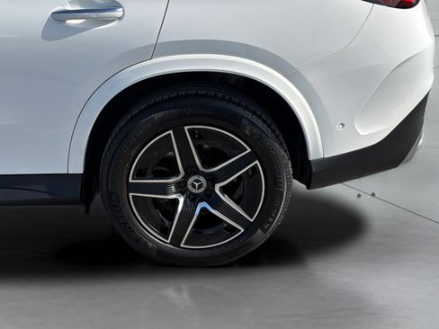 Used 2025 Mercedes-Benz GLC 300 4MATIC image 16