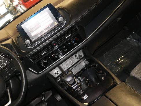 Used 2021 Nissan Rogue S FWD image 24