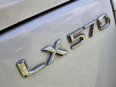 Used 2017 Lexus LX 570 4WD image 10