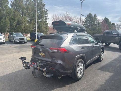 Used 2021 Toyota RAV4 XLE w/ Convenience Package image 3