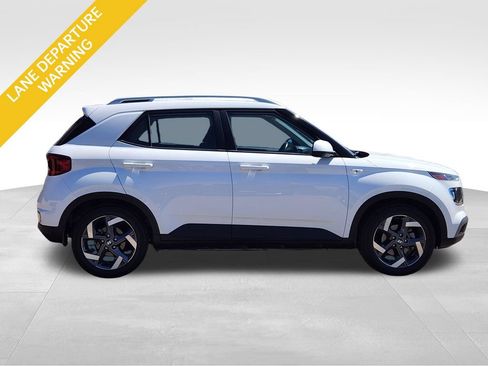 Used 2023 Hyundai Venue SEL w/ Cargo Package FWD image 4