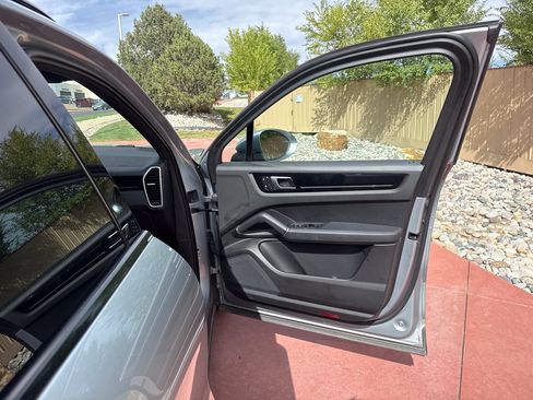 Used 2023 Porsche Cayenne S AWD/4WD image 29
