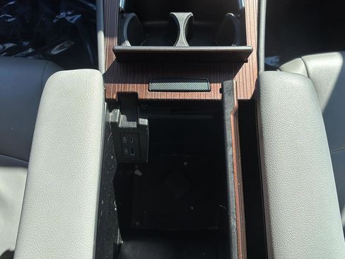 Used 2021 Toyota Sienna XLE FWD image 36