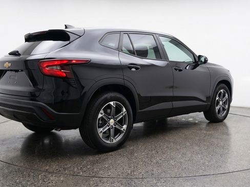 Used 2025 Chevrolet Blazer LT image 9