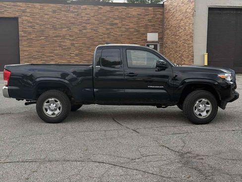 Used 2016 Toyota Tacoma SR5 w/ Towing Package AWD/4WD image 5