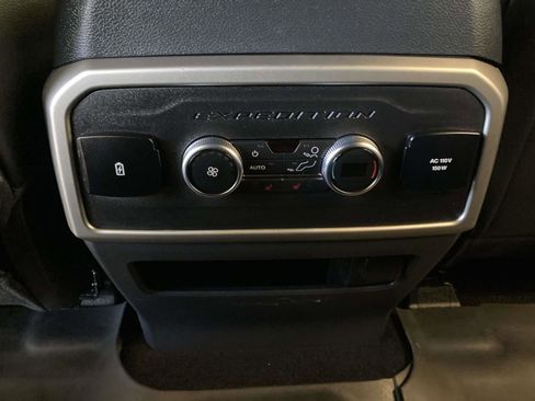 Used 2022 Ford Expedition Limited image 18