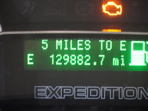 Used 2014 Ford Expedition XLT w/ Equipment Group 202A AWD/4WD image 8
