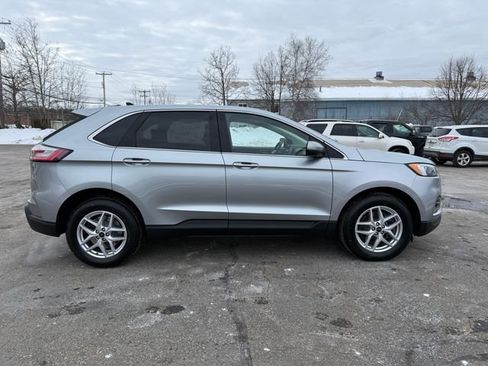 Used 2024 Ford Edge SEL w/ Convenience Package image 5