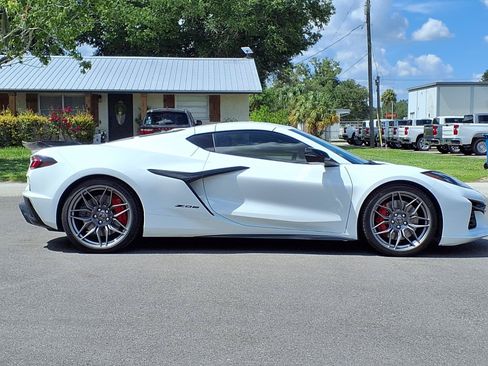 Used 2025 Chevrolet Corvette Z06 RWD image 3