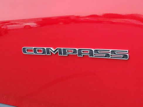 Used 2025 Jeep Compass Limited AWD/4WD image 6