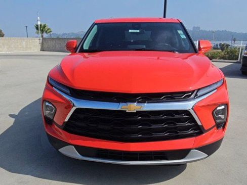 Used 2025 Chevrolet Blazer LT FWD image 3