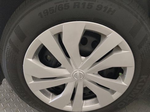 Used 2025 Nissan Versa S FWD image 31