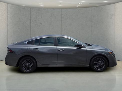 Used 2026 Nissan Sentra SV w/ SV Convenience Package FWD image 6