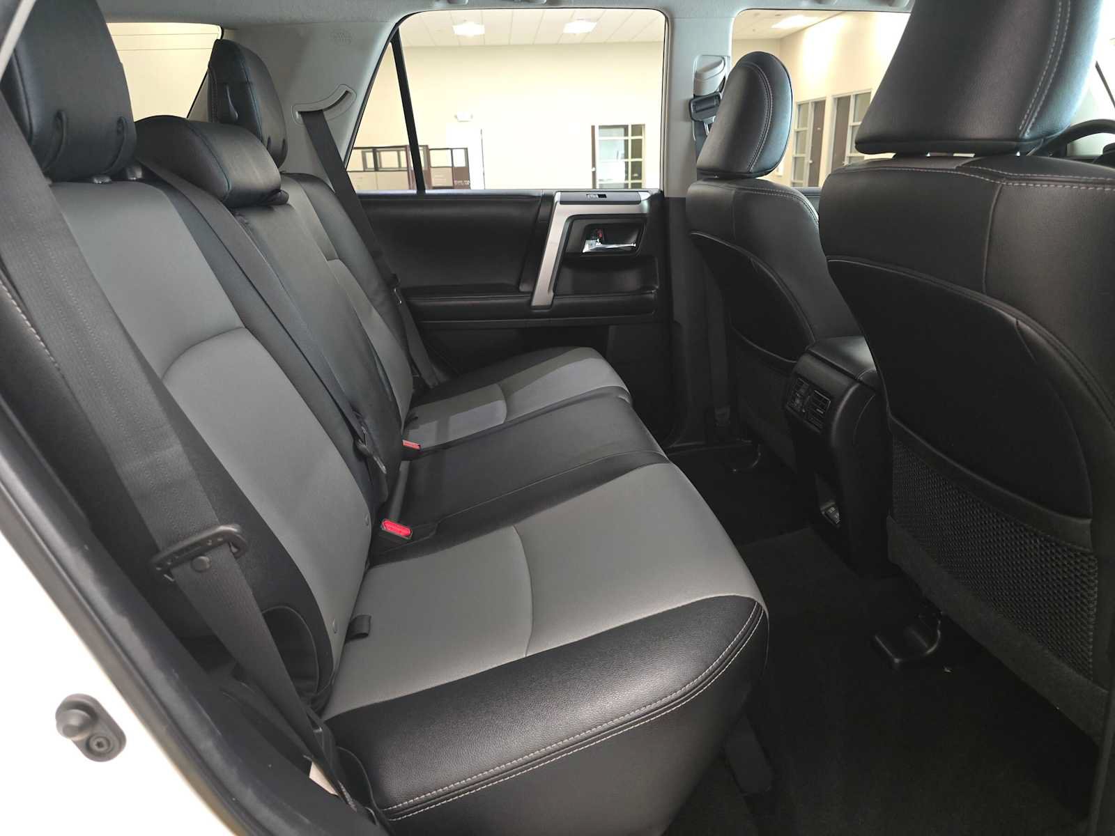 Used 2020 Toyota 4Runner SR5 Premium w/ Moonroof Package AWD/4WD image 26