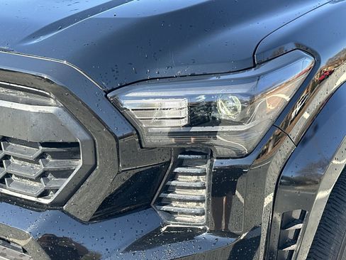 Used 2024 Toyota Tacoma TRD Sport image 11