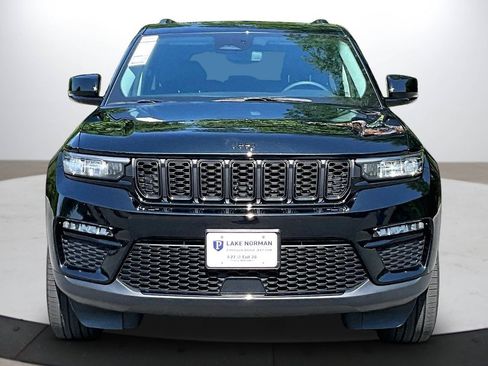 Used 2023 Jeep Grand Cherokee Limited w/ Black Appearance Package AWD/4WD image 3