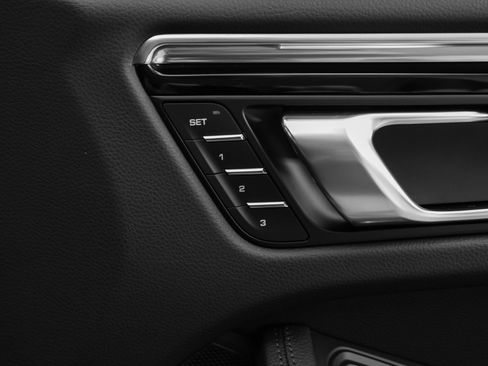 Certified 2025 Porsche Macan image 20