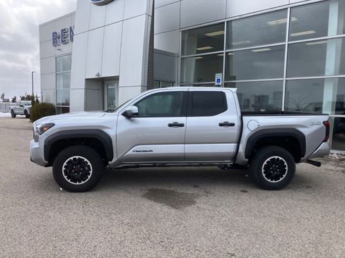 Used 2025 Toyota Tacoma TRD Off-Road image 2
