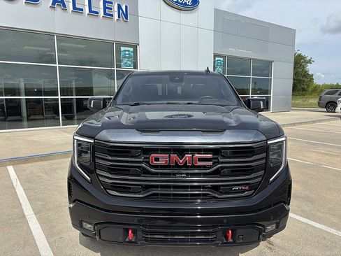 Used 2024 GMC Sierra 1500 AT4 w/ Technology Package AWD/4WD image 9