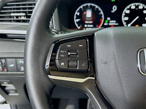 Used 2025 Honda Odyssey Elite image 24