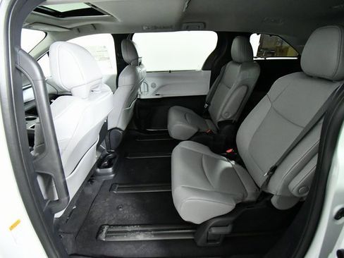 New 2026 Toyota Sienna XLE image 24