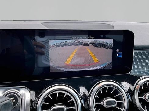 Used 2020 Mercedes-Benz GLB 250 image 23