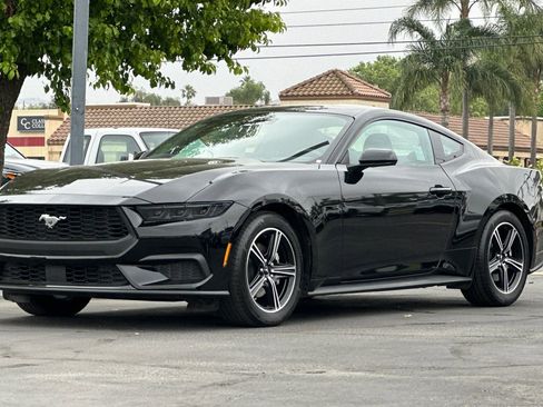 Used 2025 Ford Mustang Coupe RWD image 8