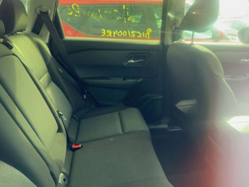 Used 2024 Nissan Rogue SV image 9