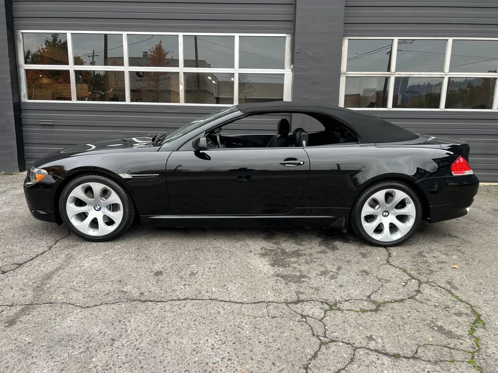 Used 2007 BMW 650i Convertible RWD image 2