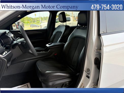 Used 2023 Jeep Grand Cherokee L Laredo RWD image 9