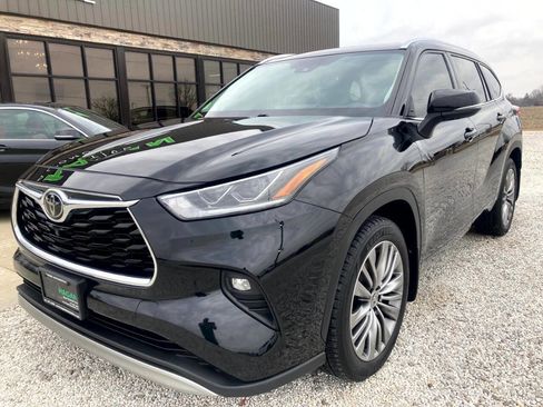 Used 2020 Toyota Highlander Platinum image 2